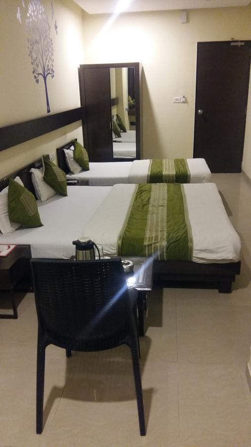 Hotel Ambience Sarkhej エクステリア 写真