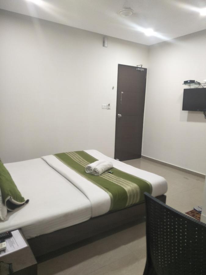 Hotel Ambience Sarkhej エクステリア 写真